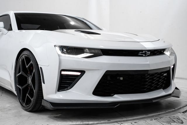 Used 2016 Chevrolet Camaro SS RWD image 13