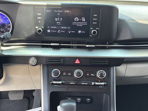 Used 2023 Kia Carnival LX FWD image 29
