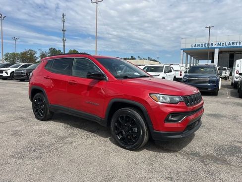Used 2023 Jeep Compass Latitude w/ Sun and Sound Group AWD/4WD image 1