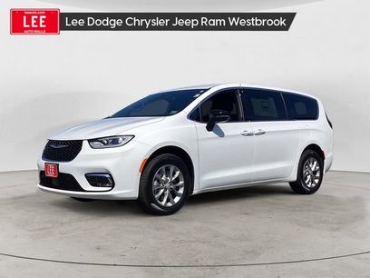 New 2026 Chrysler Pacifica Select