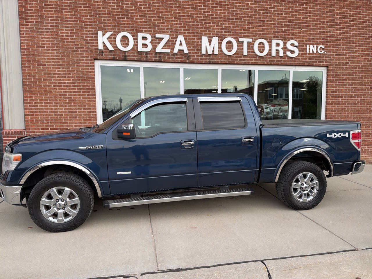 Used 2014 Ford F150 Lariat w/ Equipment Group 502A Luxury AWD/4WD image 2