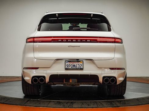 Used 2025 Porsche Cayenne image 10