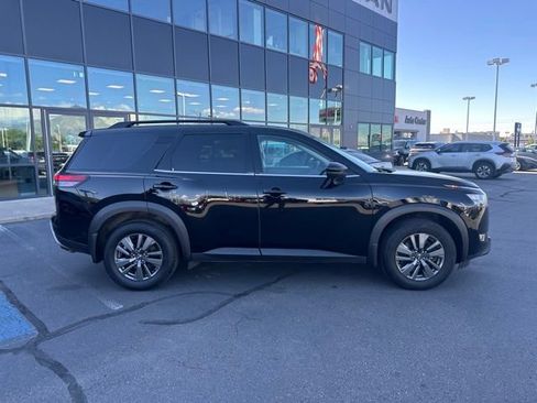 Used 2024 Nissan Pathfinder SV AWD/4WD image 13