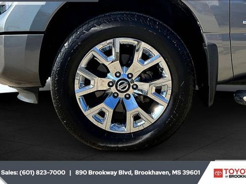 Used 2021 Nissan Titan SL w/ Moonroof Package image 7