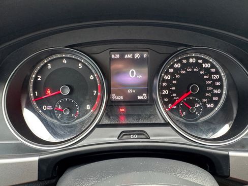 Used 2019 Volkswagen Atlas SE image 17