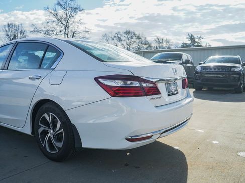 Used 2017 Honda Accord LX image 30