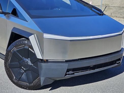 Used 2024 Tesla Cybertruck AWD Crew Cab image 8