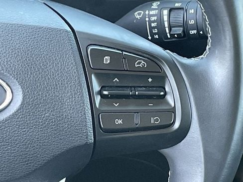 Used 2024 Hyundai Venue SEL FWD image 13