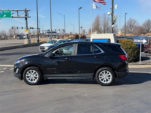Used 2021 Chevrolet Equinox LT w/ Driver Convenience Package image 2