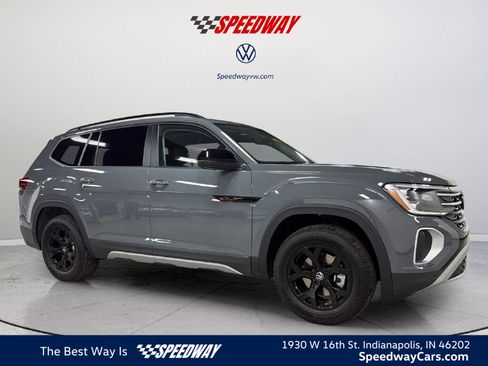 New 2026 Volkswagen Atlas Peak Edition AWD/4WD image 1