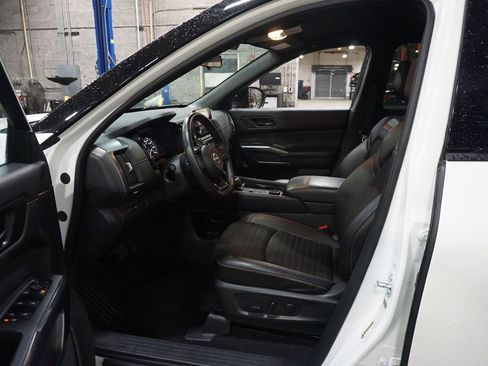 Used 2023 Nissan Pathfinder Rock Creek image 2