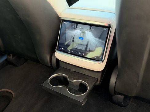 Used 2023 Tesla Model X Plaid image 32