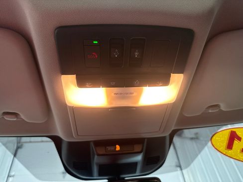 Used 2021 Nissan Rogue Platinum AWD/4WD image 32