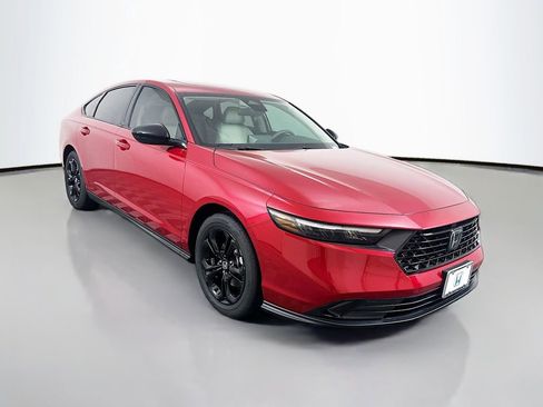 Certified 2025 Honda Accord SE image 3