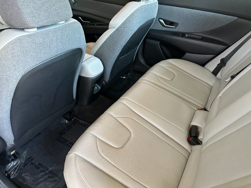 Used 2025 Hyundai Elantra Limited FWD image 11