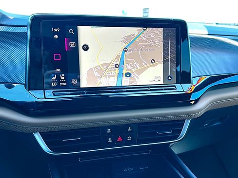 Used 2025 Volkswagen Atlas Cross Sport SEL R-Line image 32