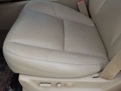 Used 2012 Chevrolet Avalanche LTZ RWD image 21