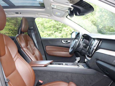 Used 2018 Volvo XC60 T5 Inscription w/ Luxury Seat Package AWD/4WD image 39