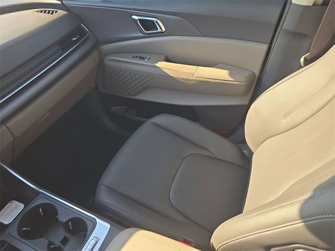 New 2026 Kia Carnival EX image 16