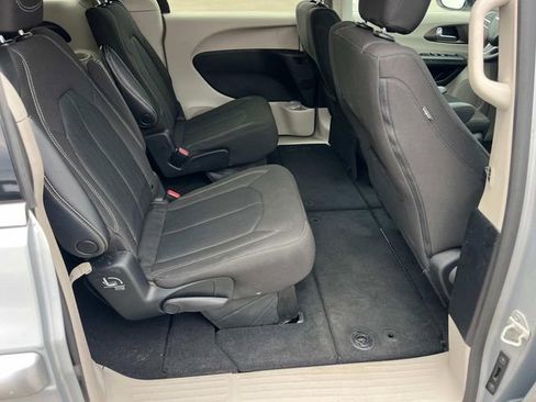 Used 2023 Chrysler Voyager LX image 24