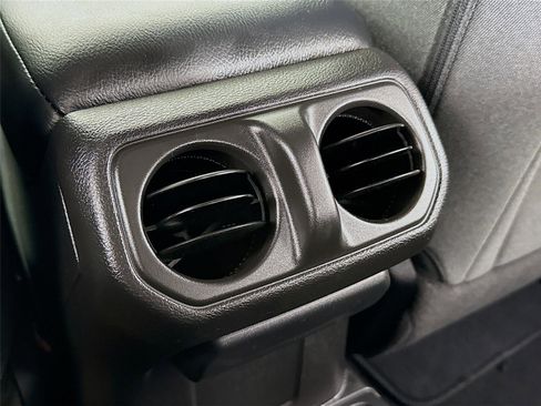 Used 2025 Jeep Wrangler Sport image 23