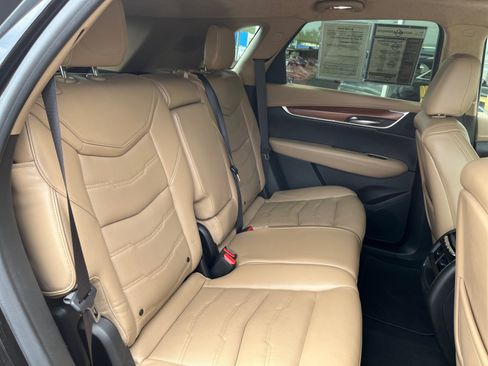 Used 2017 Cadillac XT5 Platinum w/ Driver Assist Package AWD/4WD image 18