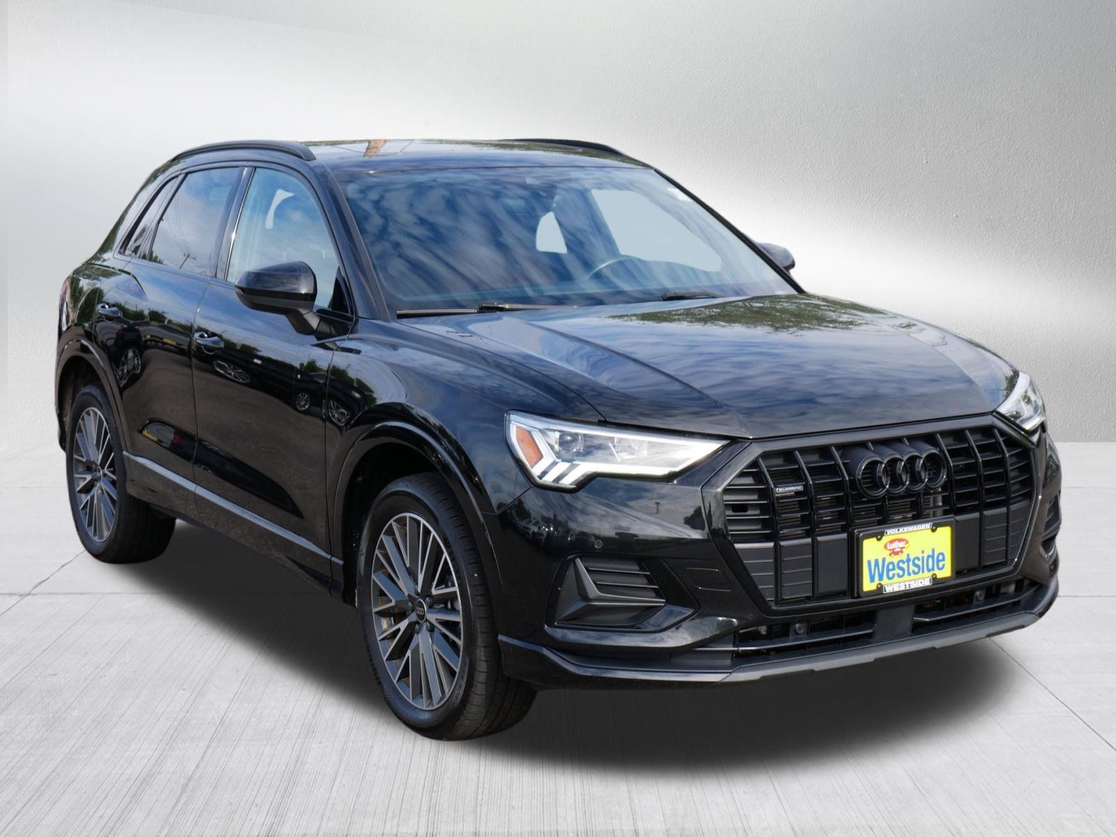 Used 2023 Audi Q3 2.0T Premium w/ Convenience Package AWD/4WD image 2