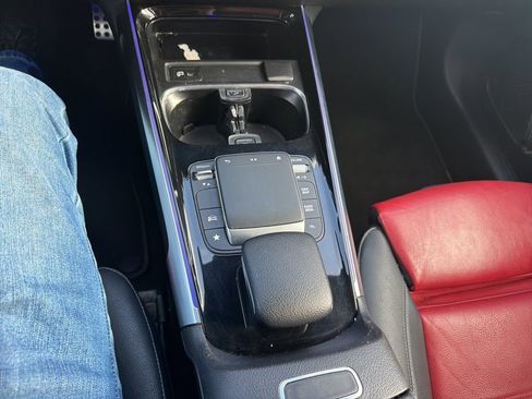 Used 2021 Mercedes-Benz GLB 250 image 2