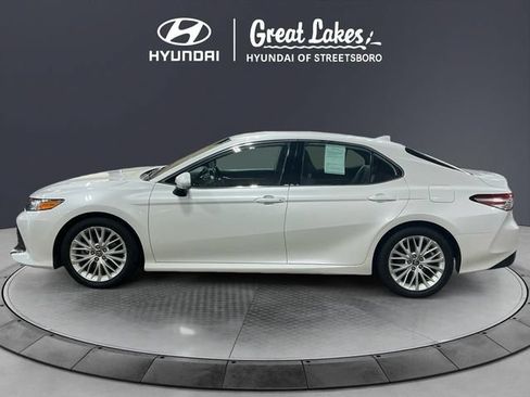 Used 2020 Toyota Camry XLE FWD image 3