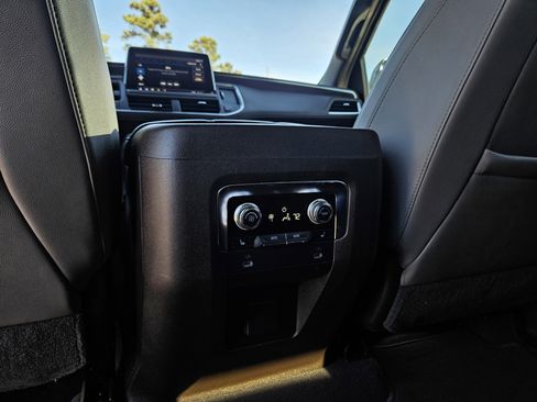 Used 2021 GMC Yukon SLT w/ SLT Premium Package image 32