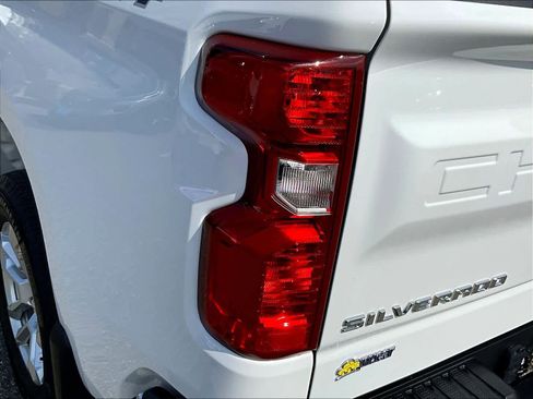Used 2023 Chevrolet Silverado 1500 LT image 33