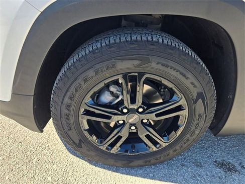 Used 2022 GMC Terrain AT4 w/ Infotainment Package II image 16