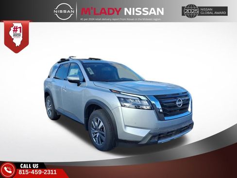 New 2025 Nissan Pathfinder SL image 1