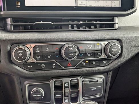 New 2025 Jeep Gladiator Sport image 20