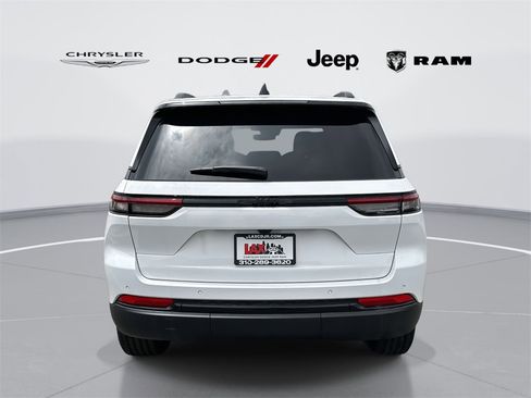 New 2025 Jeep Grand Cherokee Altitude image 4