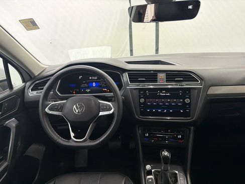 Used 2022 Volkswagen Tiguan SE FWD image 22