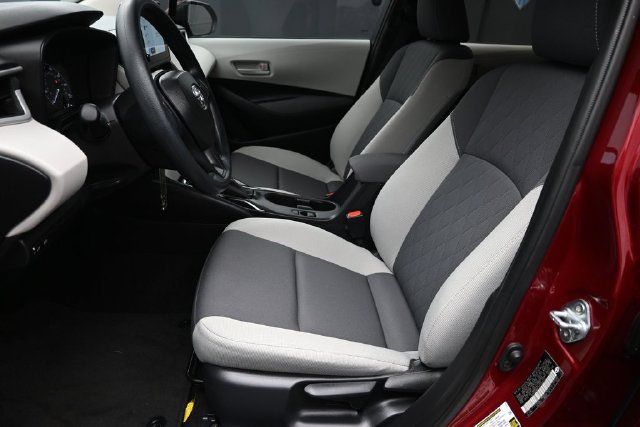 Used 2025 Toyota Corolla LE FWD image 21