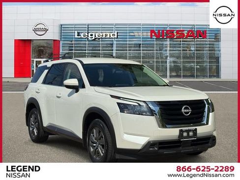 Certified 2024 Nissan Pathfinder SV AWD/4WD image 1