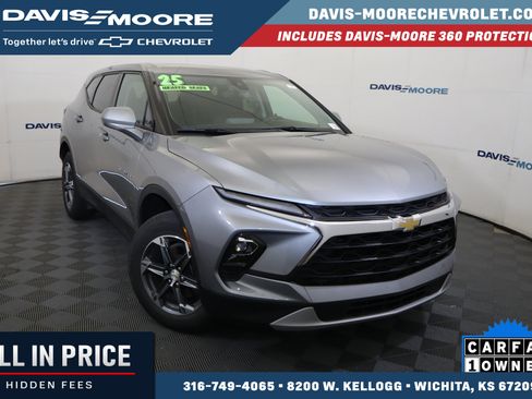 Used 2025 Chevrolet Blazer LT FWD image 1