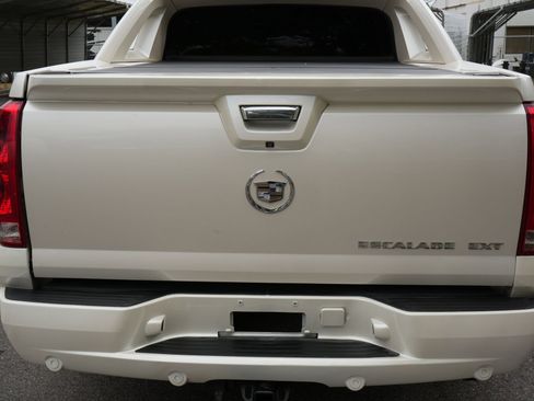 Used 2008 Cadillac Escalade EXT image 8