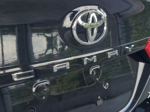 Used 2023 Toyota Camry XSE FWD image 5