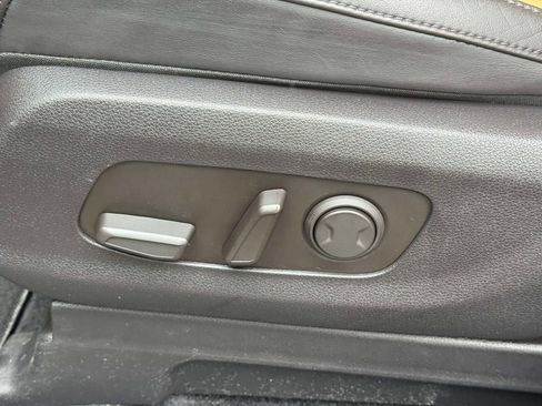 Used 2024 Kia Carnival EX FWD image 17