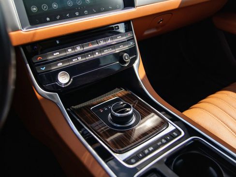 Used 2018 Jaguar XF Portfolio AWD/4WD image 32