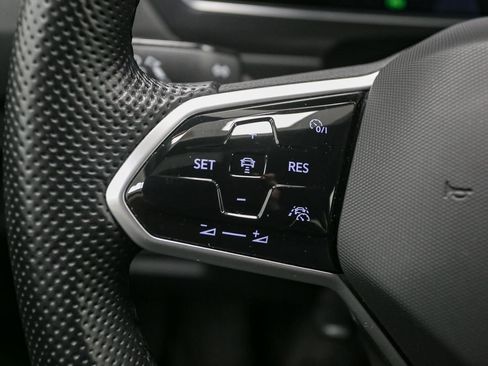 Certified 2022 Volkswagen Tiguan SE R-Line image 45