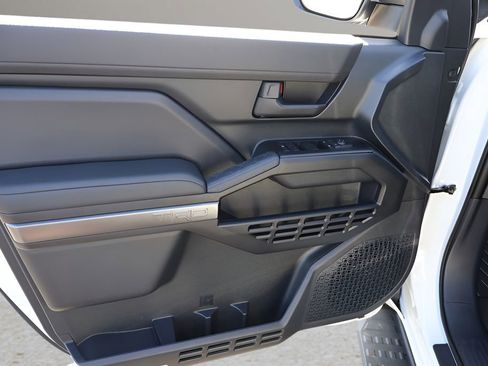 Certified 2025 Toyota 4Runner TRD Off-Road image 9