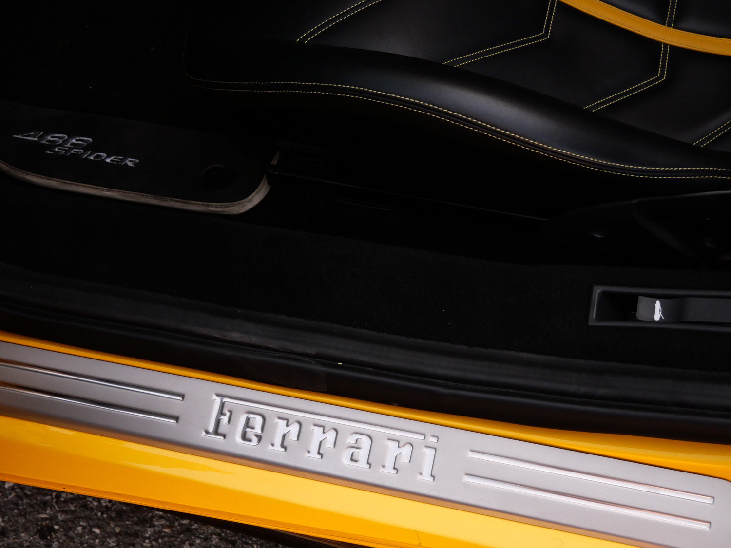 Used 2018 Ferrari 488 Spider RWD image 21