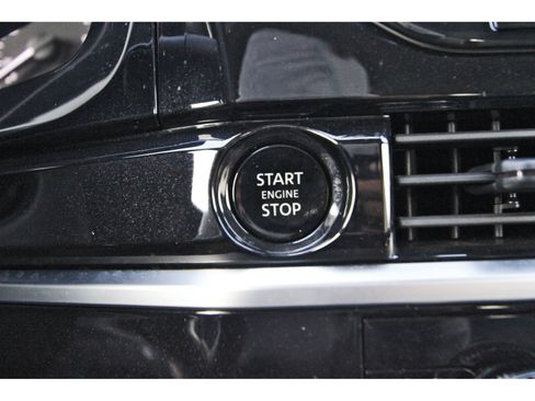 Certified 2025 Nissan Pathfinder SL FWD image 31