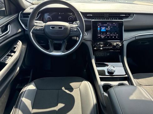 New 2024 Jeep Grand Cherokee Altitude AWD/4WD image 7