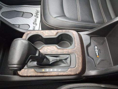 Used 2021 GMC Canyon Denali image 18