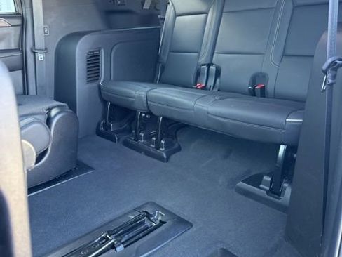 Used 2024 Chevrolet Suburban Premier image 42